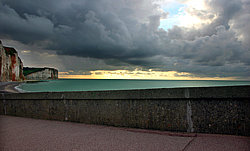 13%20LPD%20Oct%20Vue%20General%20Falaises%20Nuages%20%20LR.jpg