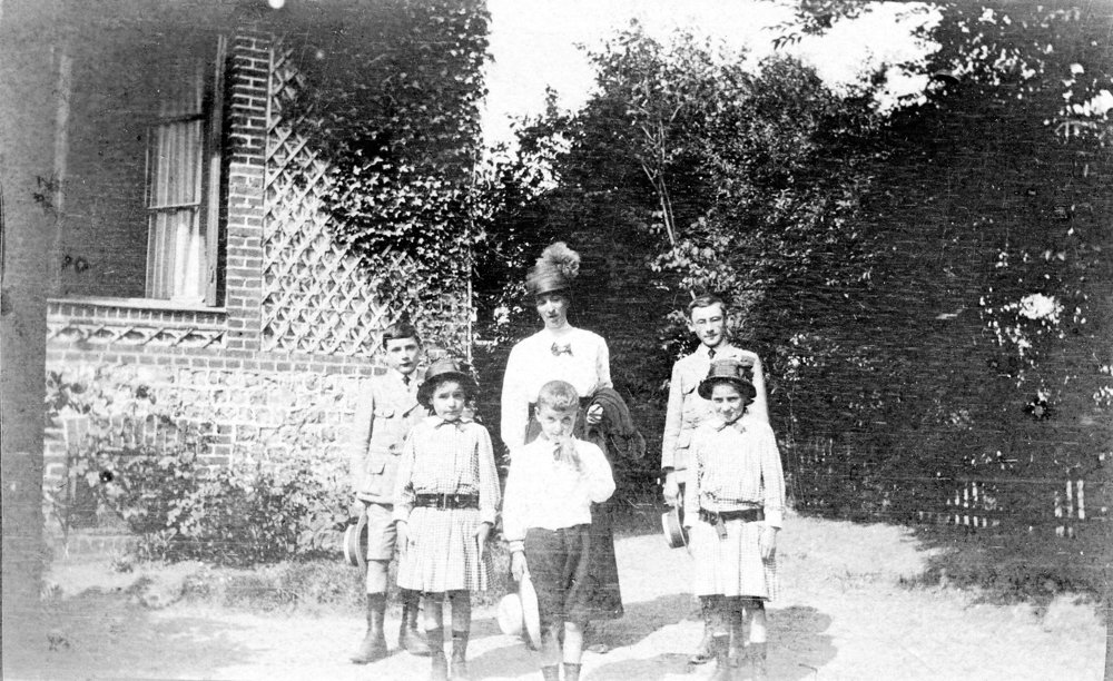 1916-famille_adeline.jpg